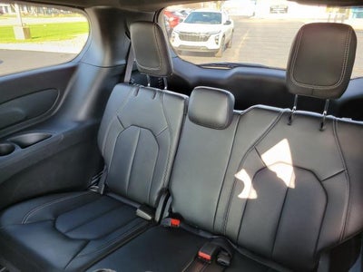 2025 Chrysler Pacifica Select