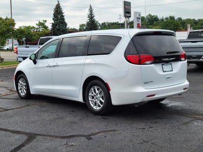 2023 Chrysler Voyager LX