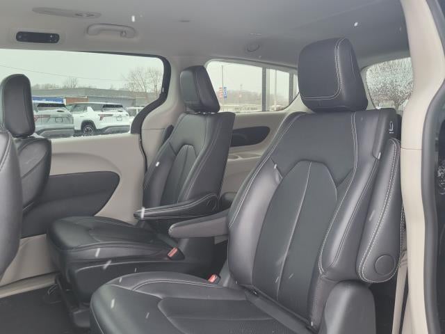 2024 Chrysler Pacifica Hybrid Select