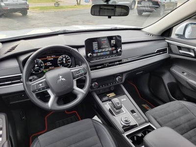 2024 Mitsubishi Outlander Plug-In Hybrid SE