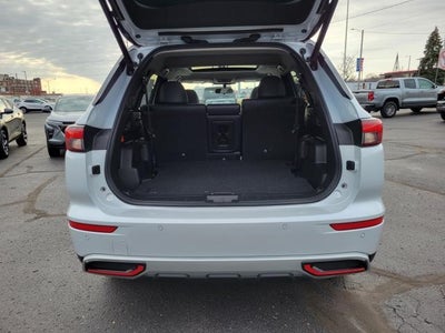 2024 Mitsubishi Outlander Plug-In Hybrid SE